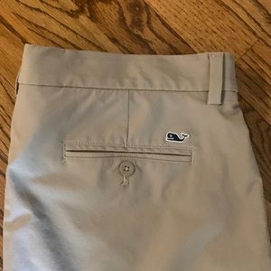 Vineyard vines shorts waist 35 LIKE NEW!
